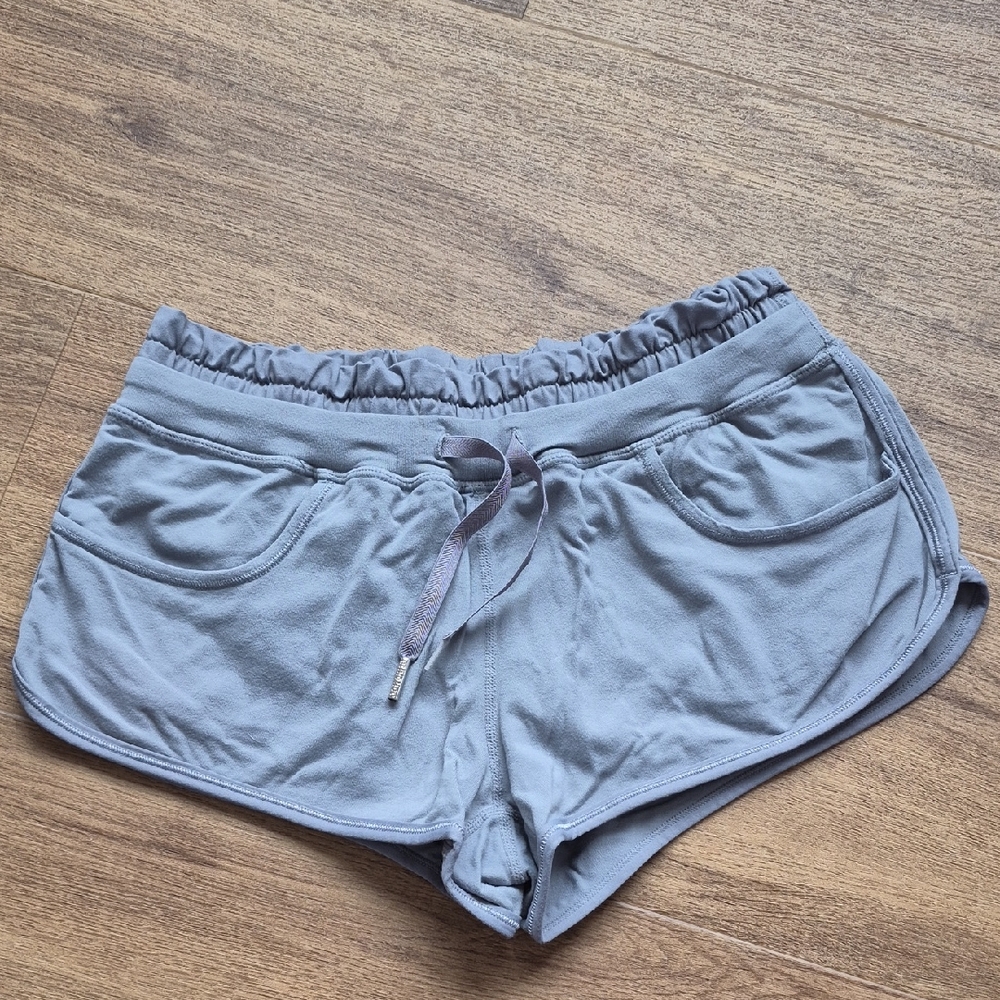 Lululemon Women's Gray Short Size 2